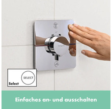 Hansgrohe Logo auf einer Aufputz Duscharmatur mit Select Funktion und Hand