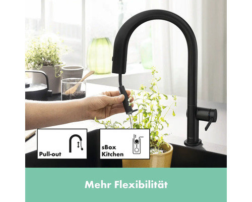 Schwarze Küchenarmatur mit ausziehbarer Brause für mehr Flexibilität am Spültisch