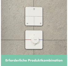 Quadratische Armaturen für Dusche und Badewanne mit Temperaturregler an der Wand montiert.