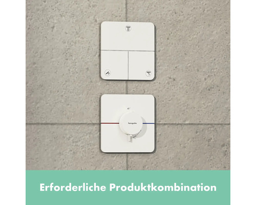 Quadratische Armaturen für Dusche und Badewanne mit Temperaturregler an der Wand montiert.