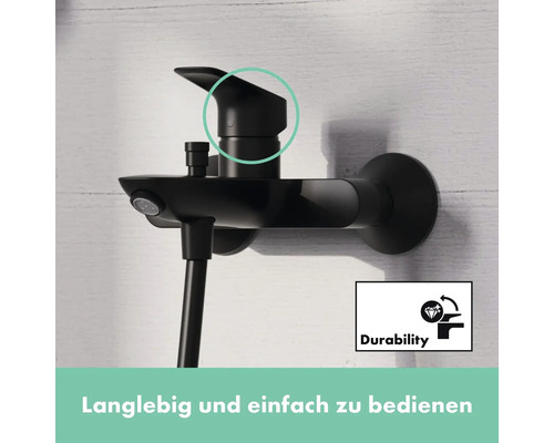Schwarze Duscharmatur mit Brauseschlauch und Durability-Symbol