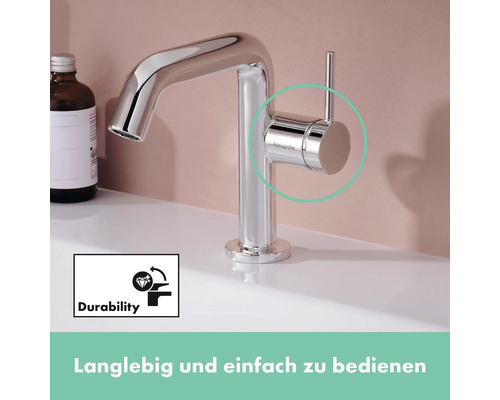 Hansgrohe Logo. Verchromter Waschtisch Einhebelmischer mit Durability Symbol für Langlebigkeit.