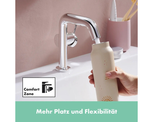 "Waschtischarmatur beim Befüllen einer Wasserflasche