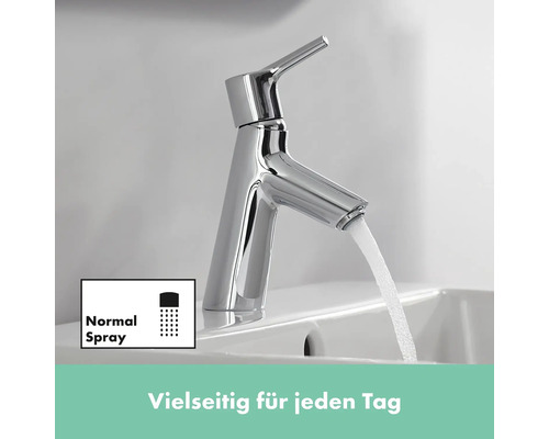 Wasserhahn mit Normalstrahlfunktion auf Waschbecken