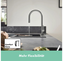 Küchenarmatur mit hohem Auslauf und ComfortZone Funktion am Spülbecken