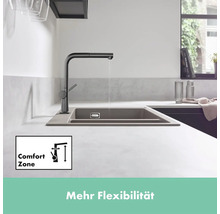 Küchenszene mit Spüle und Armatur mit Comfort Zone Funktion für mehr Flexibilität