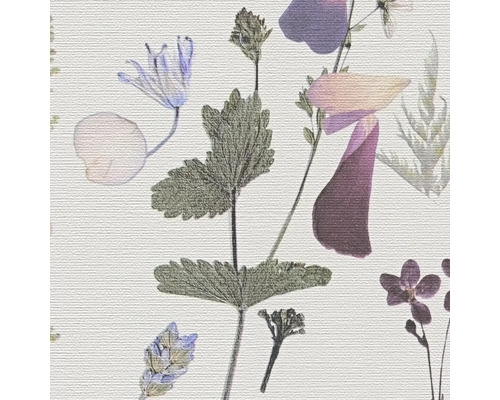 Detailansicht eines Dekors mit Pflanzenmotiven.