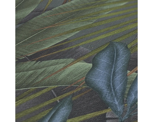 Gros plan d''un papier peint avec un motif de feuilles tropicales