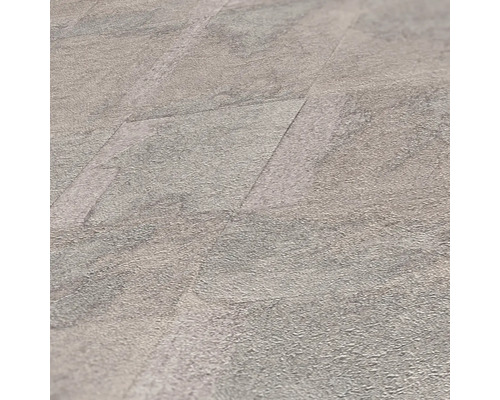 Nahaufnahme von verlegten Vinyl-Bodenfliesen mit Steindekor