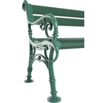 Vue détaillée d''un banc de jardin en métal avec accoudoirs incurvés et le logo du fabricant.