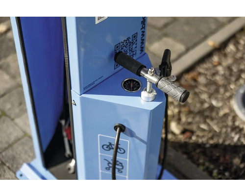 Fahrradreparaturstation mit Luftpumpe und Werkzeug