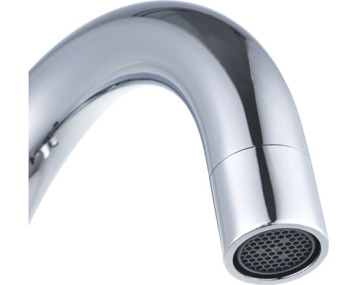 Gros plan d''un bec de robinet en métal