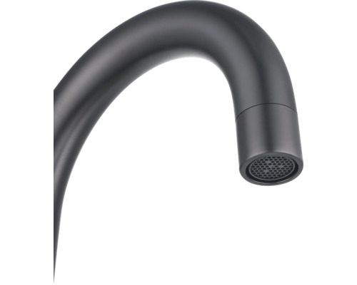 Detailaufnahme eines Wasserhahn-Auslaufs