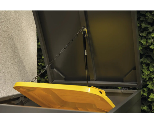 Geöffnete Mülltonnenbox mit gelber Tonne