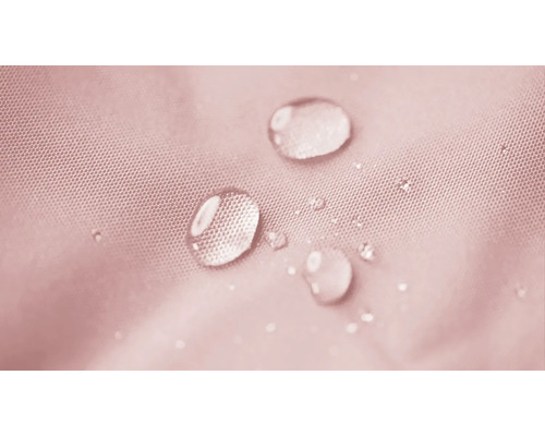 Nahaufnahme von Wassertropfen auf wasserabweisendem Gewebe