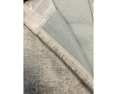 Nahaufnahme eines Vorhangs mit Futterstoff