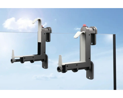 Zwei Aquarienhalterungen befestigt an einem Glas