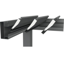 Detailansicht einer anthrazitfarbenen Pergola mit verstellbaren Lamellen zur Beschattung des Aussenbereichs.