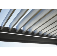 Detailansicht einer Aluminium Lamellenüberdachung