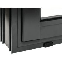 Detailansicht eines grauen Kunststoff-Schiebefensters.