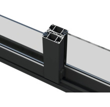 Vue détaillée d''un profilé de fenêtre en aluminium avec verre