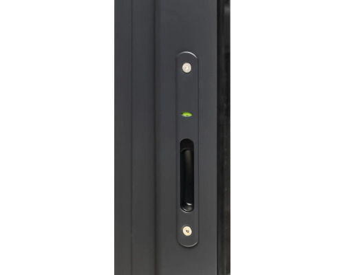 Detailansicht eines Fenstergriffs mit integrierter Wasserwaage und Schraubenbefestigung