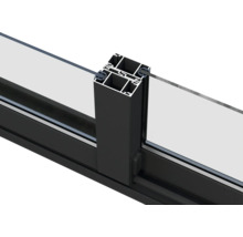 Vue détaillée d''un châssis de fenêtre en aluminium noir avec verre