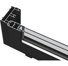 Vue détaillée d''un profilé de fenêtre noir en aluminium avec verre