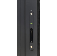 Vue détaillée d''une porte coulissante avec poignée, niveau à bulle et serrure