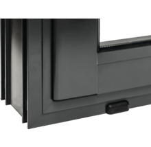 Vue détaillée d''une fenêtre en plastique grise