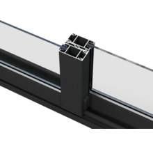 Detailansicht eines Fensterrahmens mit Glas