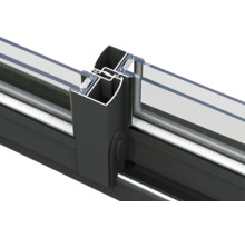 Vue détaillée d''une fenêtre coulissante en métal et verre