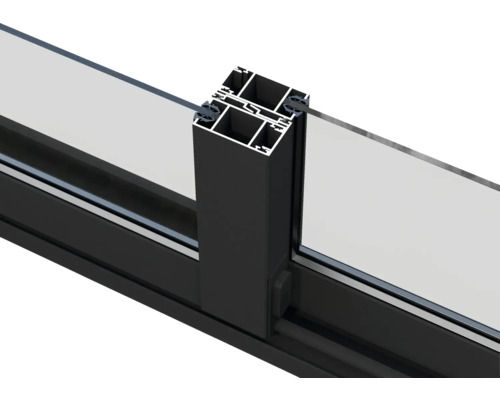 Detailansicht einer Fensterkonstruktion mit Aluminiumrahmen und Glas