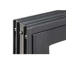 Vue détaillée d''un cadre de fenêtre en aluminium