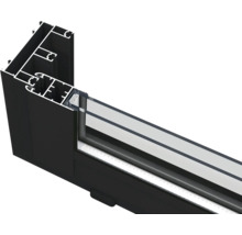 Vue de profil d''un cadre de fenêtre en aluminium avec verre