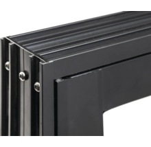 Vue détaillée d''un cadre de fenêtre en aluminium noir avec des vis