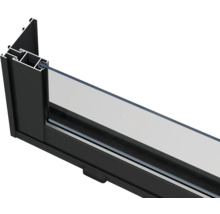 Vue détaillée d''une fenêtre avec cadre en aluminium et verre