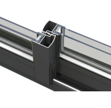 Detailansicht eines Schiebefensters mit Aluminiumrahmen