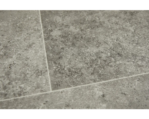 Nahaufnahme von Bodenfliesen mit Steinstruktur