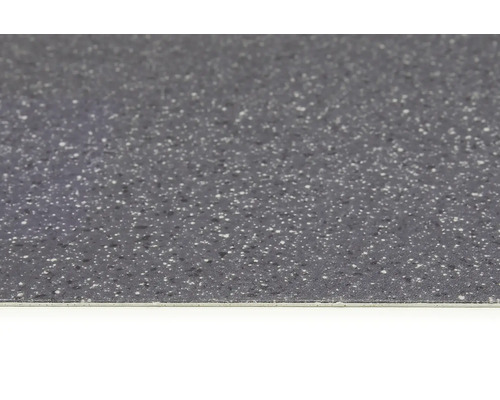 Nahaufnahme einer dunkelgrauen Bodenfliese mit gesprenkeltem Muster.