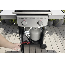 Barbecue à gaz Weber Spirit avec bouteille de gaz dans le meuble bas