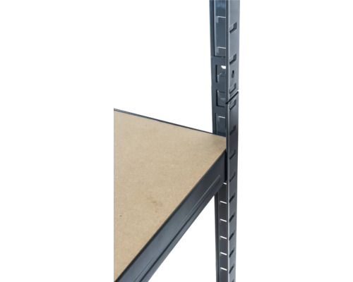 Vue détaillée d''une étagère métallique avec une tablette