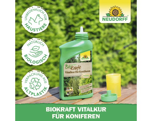 Neudorff Biokraft Vitalkur für Koniferen in grüner Flasche mit Dosierkappe und Messbecher