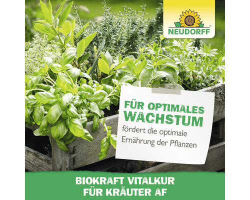 Kräutergarten mit Schild und Neudorff Logo für optimales Pflanzenwachstum.