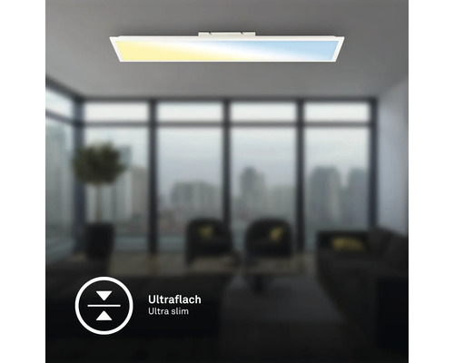 Flache Deckenleuchte in einem Wohnzimmer