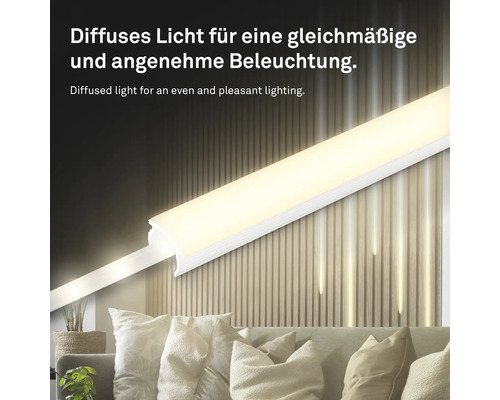 Eine Wohnzene mit diffusem Licht durch eine LED-Leuchte.