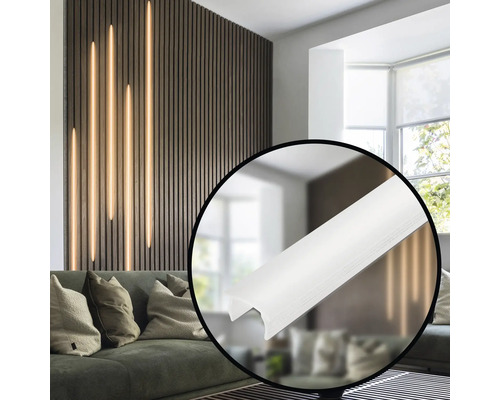 Wohnzimmer mit Wandpaneelen, indirekter Beleuchtung und LED Profil