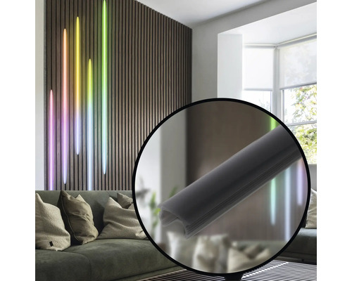 Salon avec lambris, éclairage LED et baguette de profilé