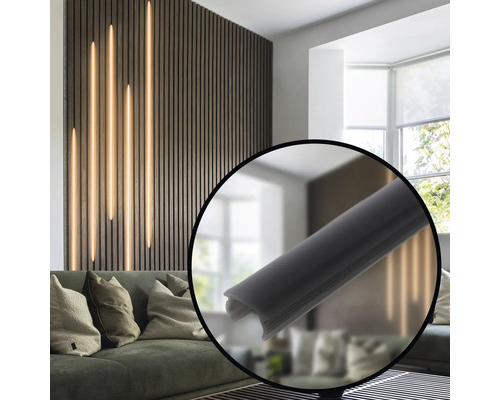 Salon avec panneaux acoustiques au mur et baguette profilée pour la fixation