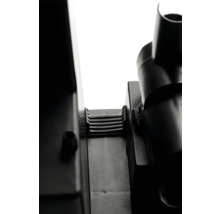 Vue détaillée d''un raccord d''aspirateur noir
